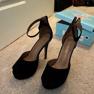 Liuruijia Ankle Strap Platform Stilettos